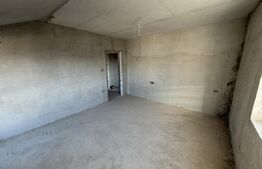 Casă P+1 semifinisată, 250 mp, garaj, teren generos, zona Partos