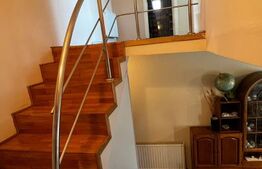 Casă de vânzare 7 camere, 300 mp utili, teren 839 mp, zonă centrală