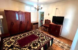 Casă de vânzare 7 camere, 300 mp utili, teren 839 mp, zonă centrală