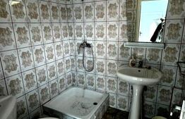Casă de vânzare 7 camere, 300 mp utili, teren 839 mp, zonă centrală