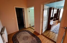 Casă de vânzare 7 camere, 300 mp utili, teren 839 mp, zonă centrală