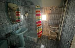 Casă de vânzare 7 camere, 300 mp utili, teren 839 mp, zonă centrală