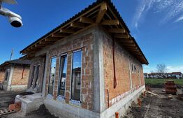 Casă pe un singur nivel, 4 camere, 96 mp, finisată la cheie, zona Orizont