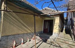 Casa 5 camere, 2 bucatarii, 140 mp, curte si gradina, zona Blaj