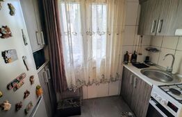 Apartament 2 camere, decomandat, etajul 2, zona Cetate