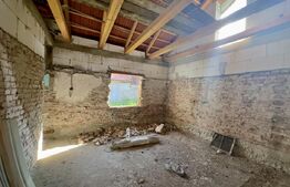 Casa la rosu de vanzare, 90 mp+ teren 650 mp, zona Aiud