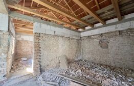 Casa la rosu de vanzare, 90 mp+ teren 650 mp, zona Aiud