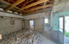 Casa la rosu de vanzare, 90 mp+ teren 650 mp, zona Aiud