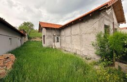 Casa la rosu de vanzare, 90 mp+ teren 650 mp, zona Aiud