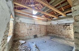 Casa la rosu de vanzare, 90 mp+ teren 650 mp, zona Aiud