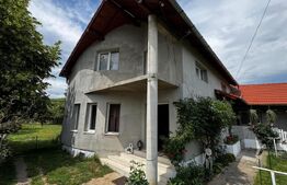 Casă spațioasă cu 4 camere, 150 mp, pivniță și teren de 1.144 mp, zona Sard