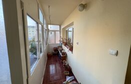 Apartament 3 camere decomandat, 76 mp, 2 băi, balcon, etaj 2 – Cugir 