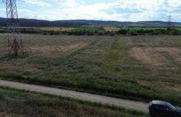 Teren intravilan 2.056 mp | Două fronturi stradale | Zonă rezidențială Petrești