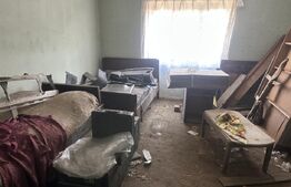 Casa la rosu, 100 mp, 1200mp teren, zona Vinerea - Cugir