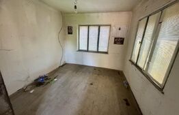 Casa la rosu, 100 mp, 1200mp teren, zona Vinerea - Cugir