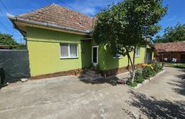 Casă renovată, 4.237mp teren intravilan, dublu front stradal, Războieni-Cetate