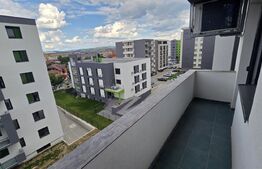 Apartament cu 3 camere, 65 mp, 2 băi și balcon, prima închiriere, zona Ampoi 3