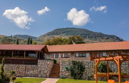 Pensiune cu piscină și teren de 3.000 mp | Zonă turistică Livezile – Rimetea