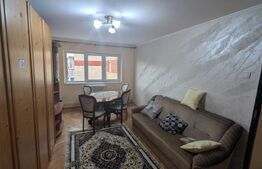 Apartament cu 2 camere, decomandat, 55 mp, 2 bai, zona Cetate