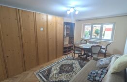 Apartament cu 2 camere, decomandat, 55 mp, 2 bai, zona Cetate