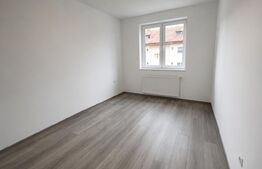 Apartament 3 camere,2 balcoane,pod,pivnita,parcare,etaj 2,zona Joagar