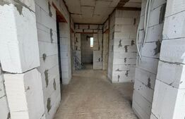 Casă la Roșu pe Dealul Furcilor – 3 Dormitoare, Subsol, Living Separat, 3 Băi 