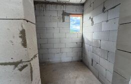 Casă la Roșu pe Dealul Furcilor – 3 Dormitoare, Subsol, Living Separat, 3 Băi 