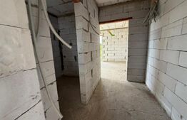 Casă la Roșu pe Dealul Furcilor – 3 Dormitoare, Subsol, Living Separat, 3 Băi 