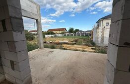 Casă la Roșu pe Dealul Furcilor – 3 Dormitoare, Subsol, Living Separat, 3 Băi 