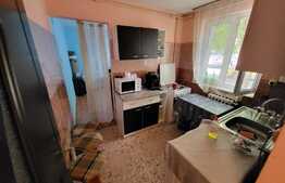 Apartament 3 camere, semidecomandat, zona Bulevard