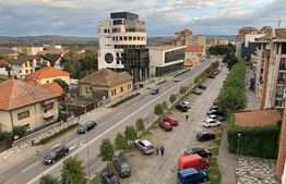 Apartament de 3 camere, 76 mp, zona Centru