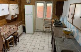 Apartament de 3 camere, 72 mp, balcon, zona Cetate