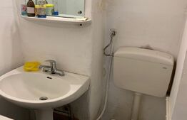 Apartament de 3 camere, 72 mp, balcon, zona Cetate