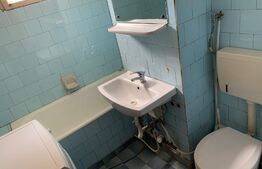 Apartament de 3 camere, 72 mp, balcon, zona Cetate