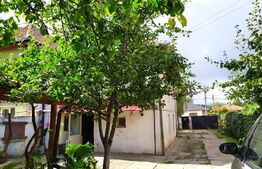 Casa de 170 mp, teren 720 mp, parcare, zona Cetate