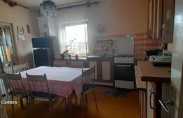 Casa de 4 camere, 246 mp teren, terasa, zona Centrala 