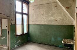 Apartament spatios, 3 camere, balcon, 110 mp, zona Centrala