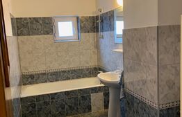Apartament 5 camere, 2 balcoane, etaj intermediar, zona Vlaicu
