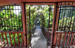 Casa cu 2 camere, 60 mp, teren de 640 mp, garaj, 3 Insule