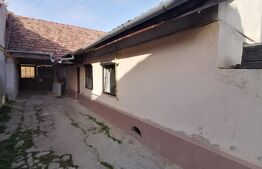 Casa curte comuna, 4 camere, 90 mp utili, Parneava