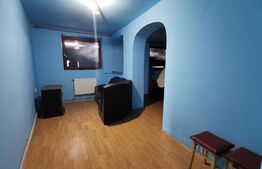 Casa curte comuna, 4 camere, 90 mp utili, Parneava