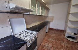 Casa curte comuna, 4 camere, 90 mp utili, Parneava