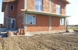 Casa tip duplex, 140 mp utili, 298 mp teren, Via Carmina