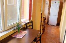 Apartament cu 2 camere la casă, decomandat, 57 mp, zona Centrală