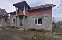 Doua case, 1439 mp teren si doua fronturi stradale, Tarnova