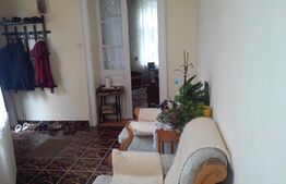 Casa 260 mp formata din doua apartamente, 369 mp teren, zona Intim