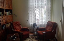 Casa 260 mp formata din doua apartamente, 369 mp teren, zona Intim