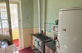 Casă de vânzare în centrul Pâncota cu magazin și dependințe.