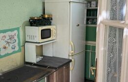 Casă de vânzare în centrul Pâncota cu magazin și dependințe.