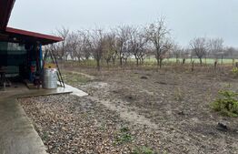 Casa in Iratosu cu teren, apa curentă, centrală termica , curte mare, livada